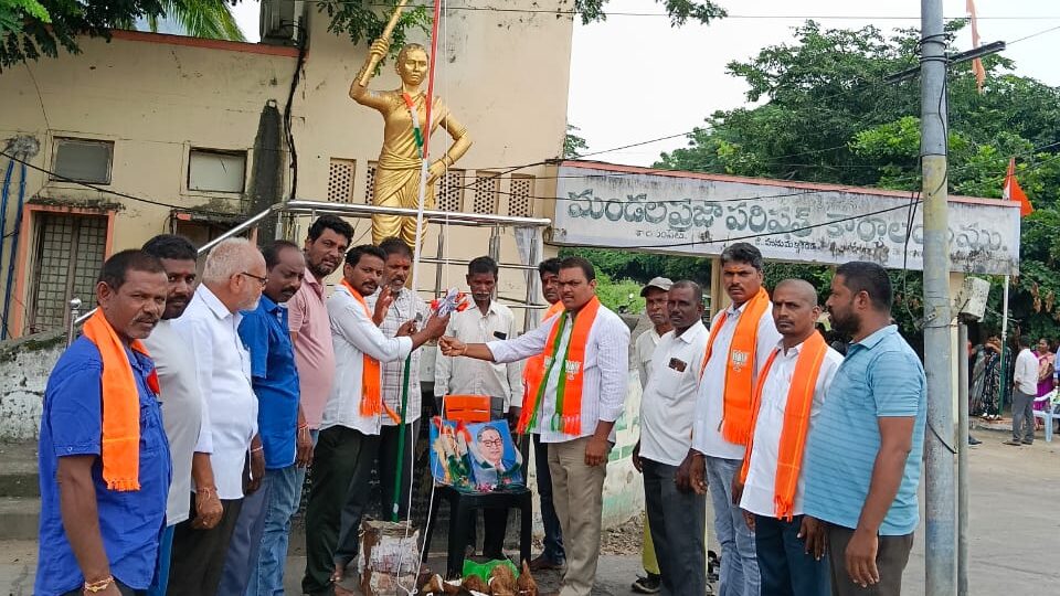 సర్దార్ వల్లభాయ్ పటేల్ కృషిని మరువలేనిది*