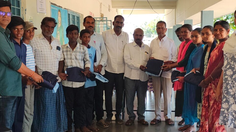గ్రామ సర్పంచ్ చేతుల మీదుగా స్కూల్ యూనిఫామ్ పంపిణీ