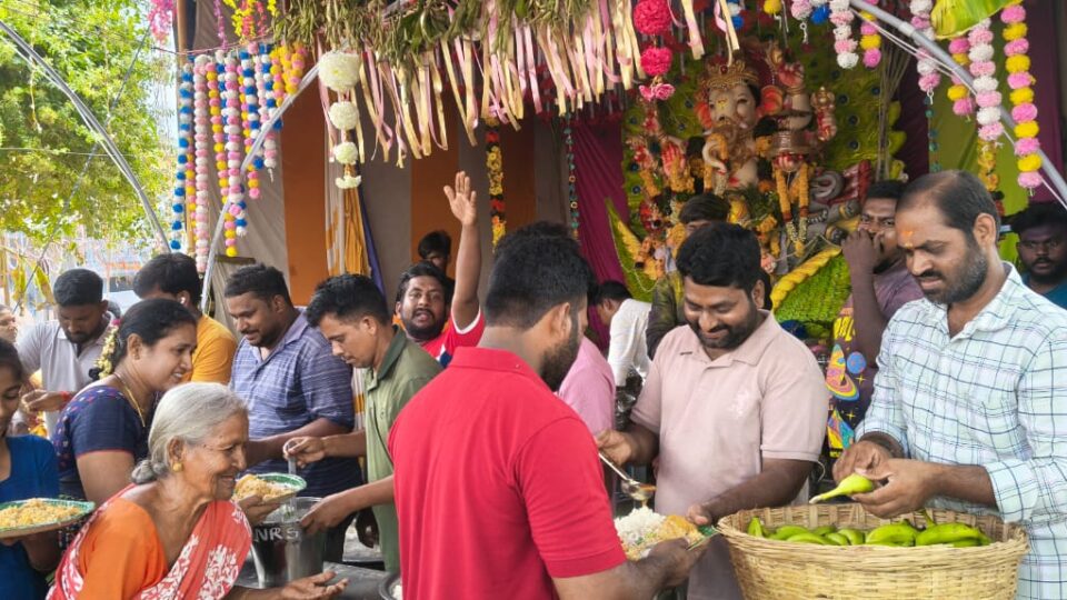 గంగమిట్ట లో వెలసిన వరసిద్ధి వినాయక స్వామి మండపం నందు అన్నదాన కార్యక్రమం