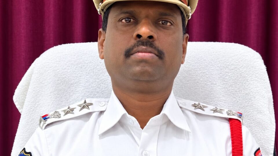 వినాయక నిమజ్జనానికి సైబరాబాద్ ట్రాఫిక్ ఆంక్షలు ప్రత్యామ్నాయ మార్గాలను వినియోగించు కోవాలని ట్రాఫిక్ పోలీసులు సూచన