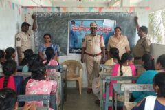 చట్టాలపై అవగాహన కలిగి ఉండాలి : ఎస్ ఐ సత్యనారాయణ