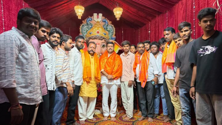 గణేష్ నవరాత్రుల సందర్భంగా వినాయక మండపాల సందర్శన