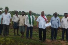 రైతులు,వ్యవసాయ కూలీలకు నష్ట పరిహారం అందించాలి