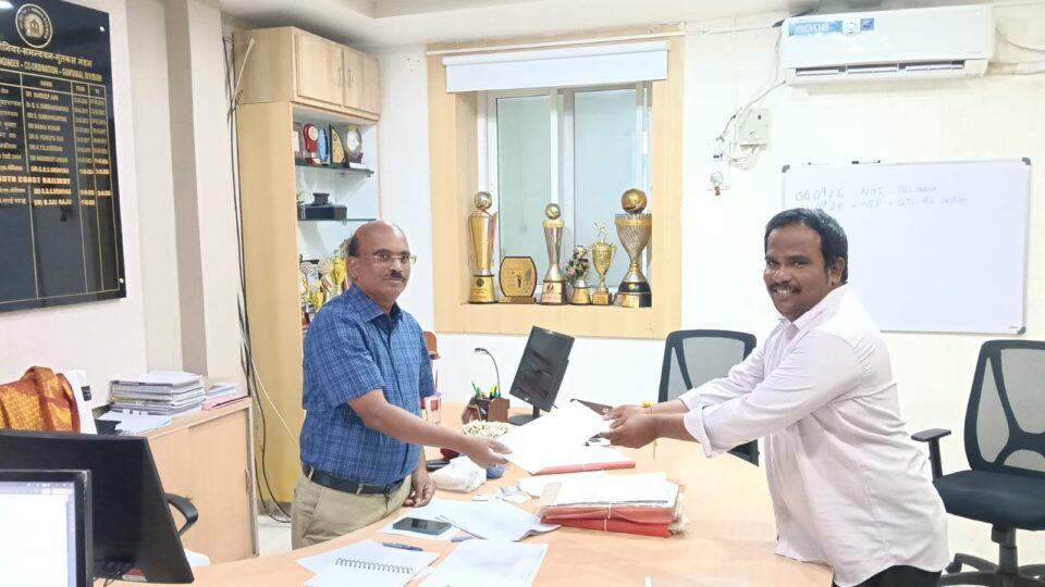 రైల్వేపరంగా నందలూరు అభివృద్ధి పథంలో ఉండాలని గుంటకల్లుడివిజన్ లో ఉన్నతాధి కారులను కలిసిన రాచూరి మురళి