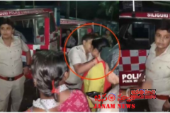పోలిస్ అధికారిని పిచ్చి వేషాలు..బూతులు తిడుతున్న నెటిజన్లు (వీడియో చూడండి)