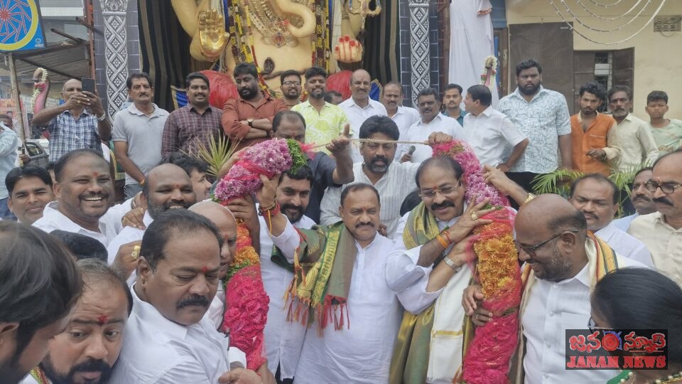 మూసాపేట్‌లో ఘనంగా మహాగణేశునికి పూజలు