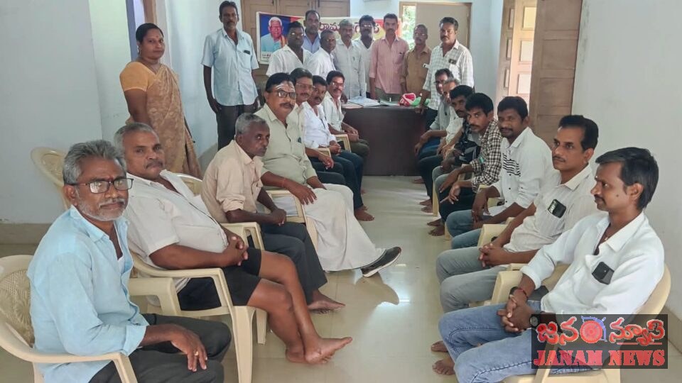 చేనేత సంఘ పాలకవర్గాలను వెంటనే నియమించాలి