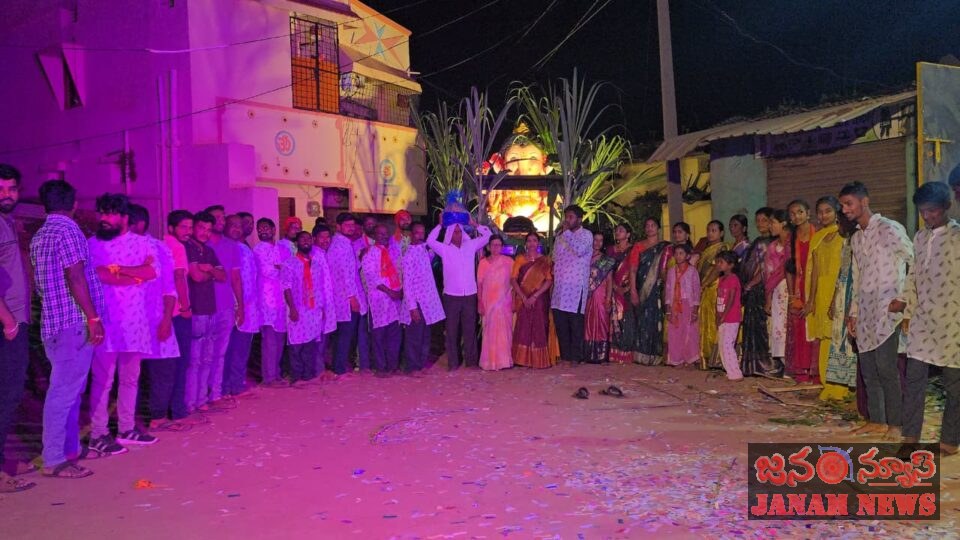వీర హనుమాన్ వినాయక నిమజ్జనోత్సవంలో భాగంగా నిర్వహించిన లడ్డూ వేలంలో