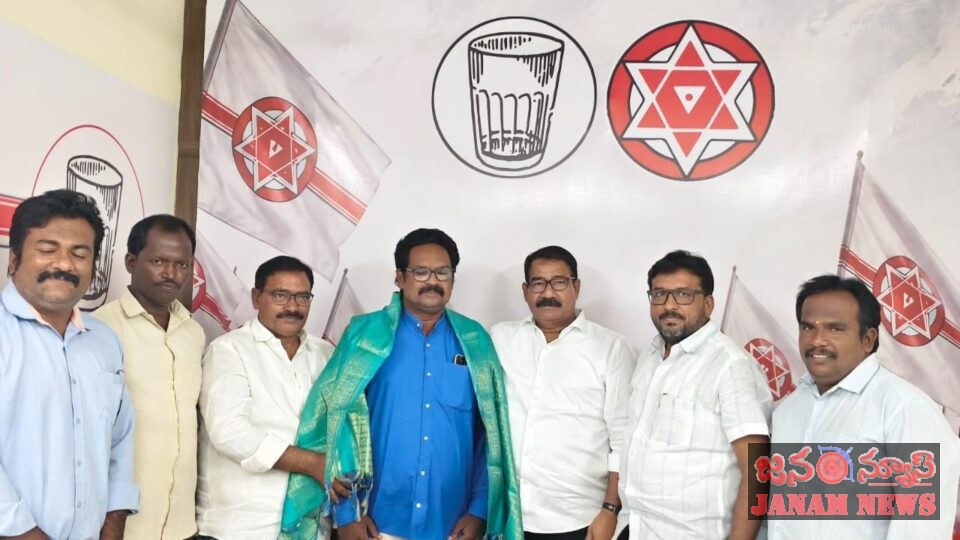 పాఠశాలల అభివృద్ధికి ప్రతి ఒక్కరూ పాటుపడాలి