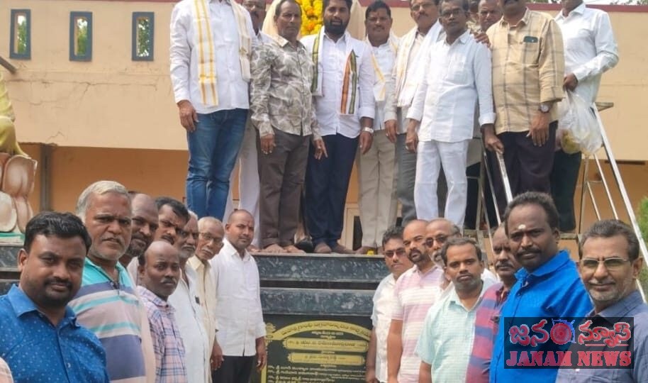 మహాత్మునికి ఘన నివాళులు