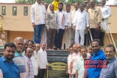 మహాత్మునికి ఘన నివాళులు