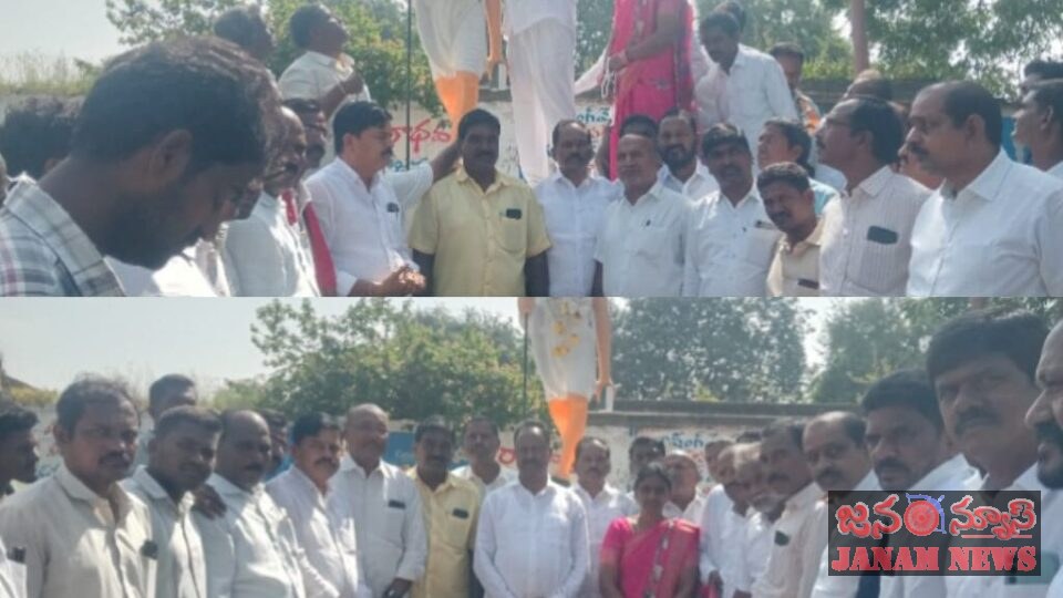 మహాత్మా గాంధీ విగ్రహానికి పూలమాలవేసి నివాళులర్పించిన ఎమ్మెల్యే జీఎస్సార్