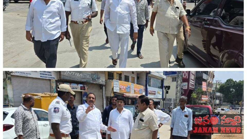 రోడ్డుపై అక్రమ పార్కింగ్‌కు చెక్‌.. రాకపోకలకు ఇబ్బందులు లేకుండా చర్యలు.వివేకానందనగర్‌ నుంచి సౌత్‌ ఇండియా షాపింగ్‌ మాల్‌ వరకు ఆక్రమణల తొలగింపు