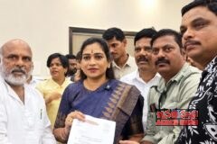 హోం మంత్రి అనితకు డిమాండ్ల వినతి పత్రం అందిస్తున్న అనకాపల్లి విలేకరులు