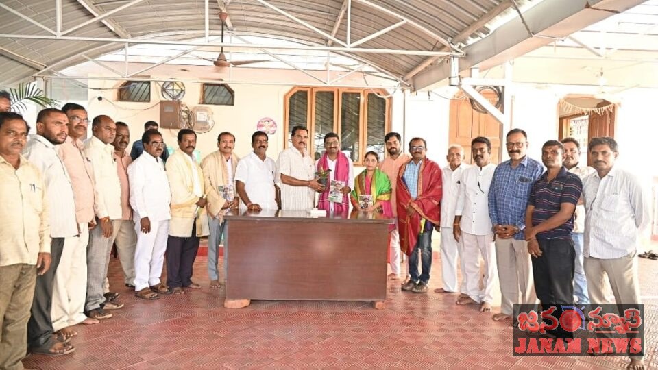 ఇండియన్ రెడ్ క్రాస్ సొసైటీ నూతన కార్యవర్గాన్ని సన్మానించిన మాజీ మంత్రి సింగిరెడ్డి నిరంజన్ రెడ్డి గారు.