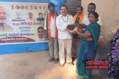 సేవా సంకల్ప్ అభియాన్ లో భాగంగా పారిశుద్ధ్య సిబ్బందికి నిత్యవసర కిట్ల పంపిణీ