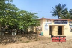 పూర్వీకుల జ్ఞాపకార్థం పాఠశాలకు బెంచీల వితరణ