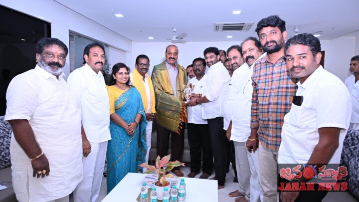 మంత్రి కింజరాపు అచ్చెన్నాయుడును సత్కరించిన కోనసీమ టిడిపి నేతలు