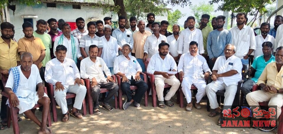 చిలిపి చెడు లోనే మండల కార్యాలయాలు నిర్మించాలి సర్పంచ్ అనిల్ డిమాండ్