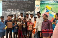 *రామచంద్రపురం రూరల్లో విద్యార్థులకు పుస్తకాలు పంపిణీ-