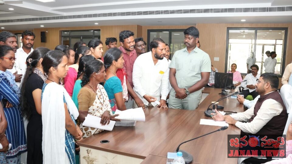 జిల్లా గ్రంధాలయ సమస్యలను పరిష్కరించాలి