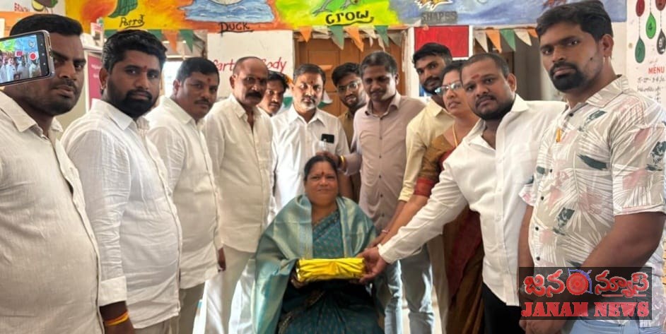 అచ్యుతాపురంలో అంగన్‌వాడీ సిబ్బందికి సత్కారం