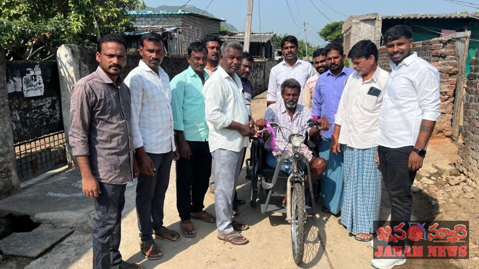 వికలాంగులకు అండగా ప్రజా ప్రభుత్వం ఉపసర్పంచ్ కుమారస్వామి