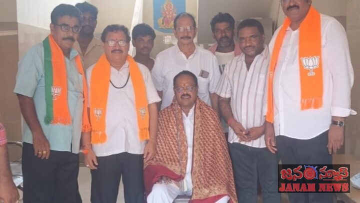 కోటిపల్లి మాజీ సర్పంచ్, బిజెపి సీనియర్ నేత కర్రీ చిట్టిబాబు జన్మదిన వేడుకలు – కోటిపల్లి లో ఘన సత్కారం