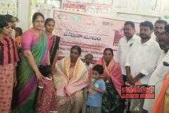 అంగన్వాడీ టీచర్లను సన్మానించిన బీ జె పి రాష్ట్ర కార్యవర్గ సభ్యురాలు చందుపట్ల కీర్తి రెడ్డి