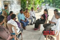మృతురాలి కుటుంబాన్ని పరామర్శించిన చందుపట్ల కీర్తి రెడ్డి