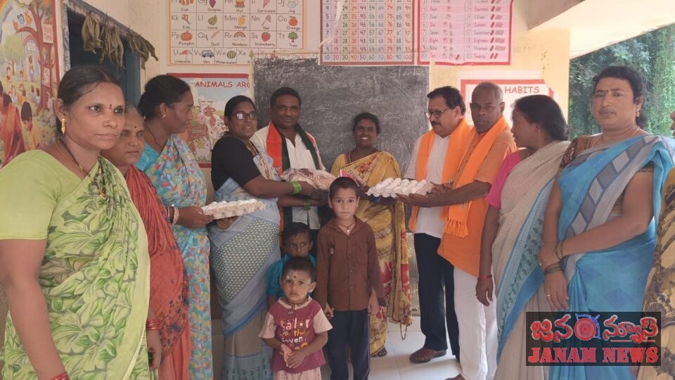 చిన్నారుల భవిష్యత్తుకు అంగన్వాడీలే పునాది: బీజేపీ నేతలు