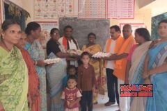 చిన్నారుల భవిష్యత్తుకు అంగన్వాడీలే పునాది: బీజేపీ నేతలు