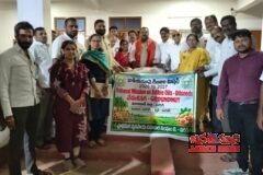 రైతులు వేరుశనగ సాగును సద్వినియోగం చేసుకోవాలి :