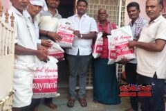 దసరా సందర్భంగా 8 మంది పారిశుధ్య కార్మికులకు దుస్తుల పంపిణీ చేసిన శ్రీశైలం వాసవి సముదాయ సత్రం కార్యదర్శి పోలేపల్లి జనార్దన్