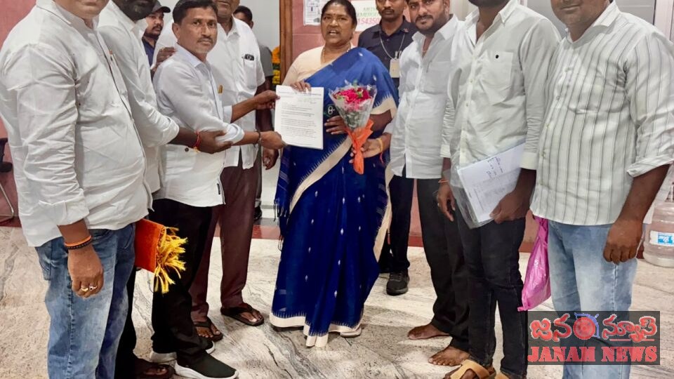 ఏర్గట్ల మండల అభివృద్ధికి నిధులు కేటాయించాలని మంత్రి సీతక్కకు వినతి