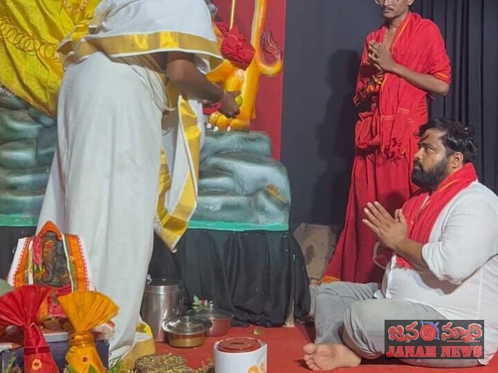 అమ్మవారిని దర్శించుకున్న బీ ఆర్ ఎస్ రాష్ట్ర నాయకుడు సిరికొండ ప్రశాంత్