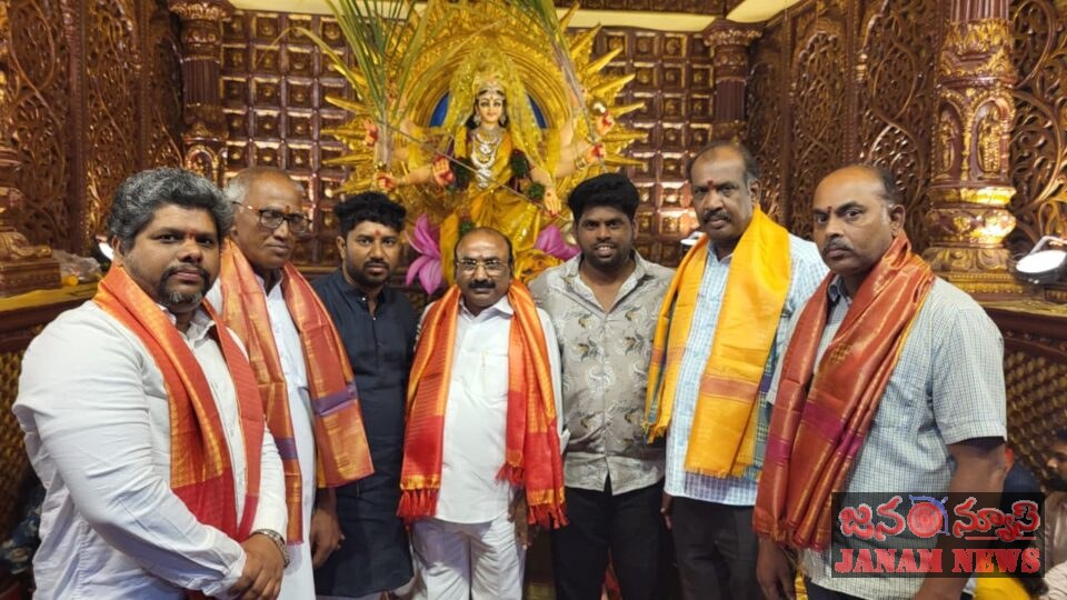 భరత్ నగర్ కాలనీ దేవి నవరాత్రుల ఉత్సవాలలో పాల్గొన్న జనసేన నాయకులు ముమ్మారెడ్డి ప్రేమకుమార్