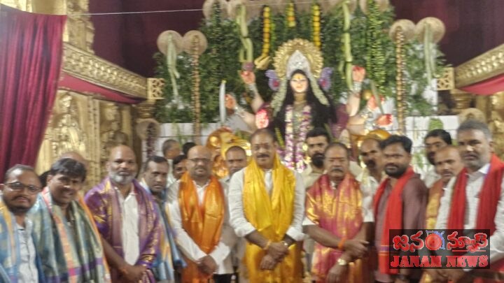 నవరాత్రి ఉత్సవాల్లో పాల్గొన్న టీపీసీసీ వైస్ ప్రెసిడెంట్ బండి రమేష్
