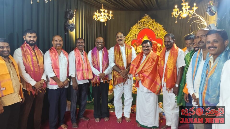 దేవి నవరాత్రి ఉత్సవాల్లో పాల్గొన్న బండి రమేష్