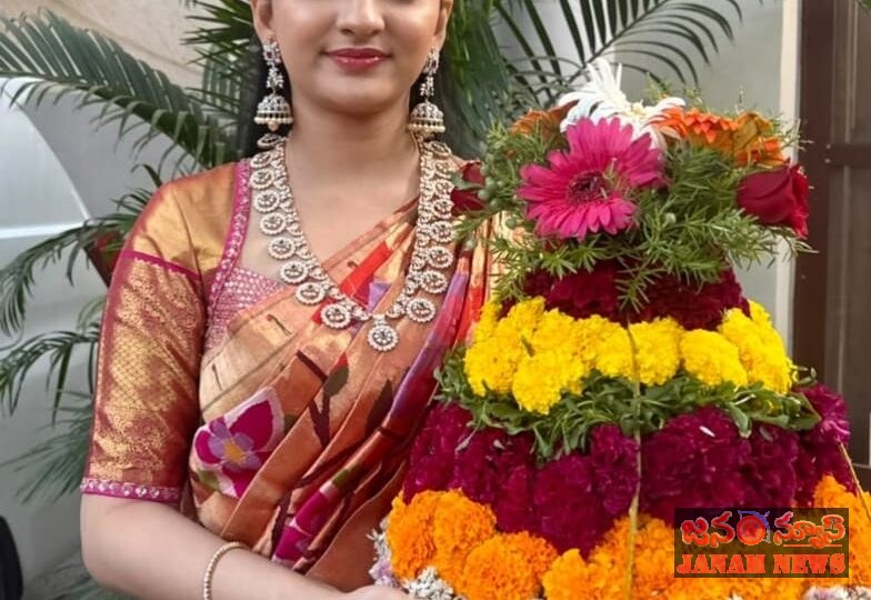 కూకట్‌పల్లిలో ఘనంగా బతుకమ్మ వేడుకలు.