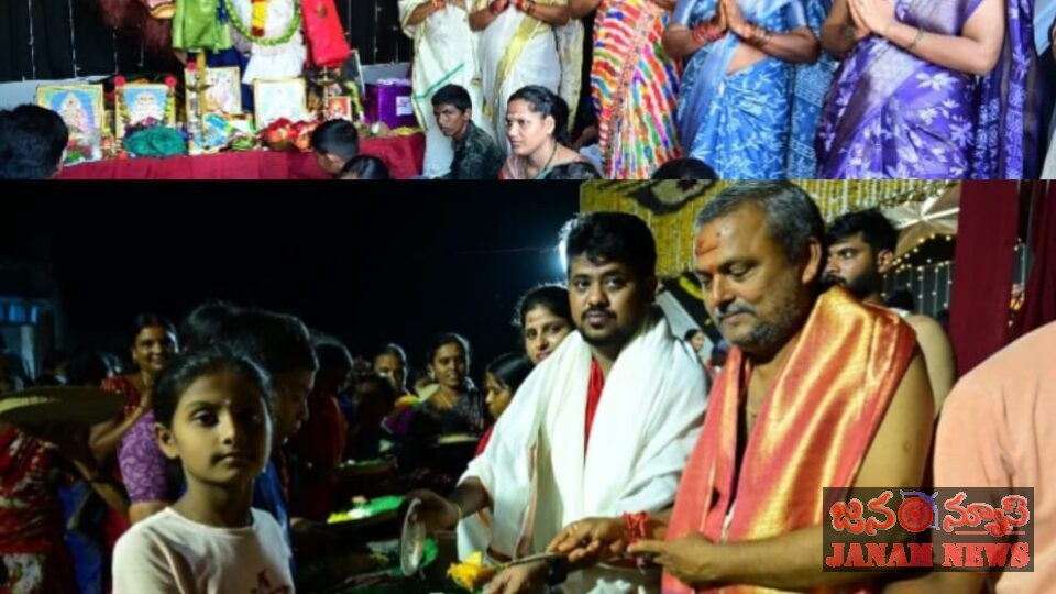 సరస్వతీ దేవిగా దుర్గామాత దర్శనం
