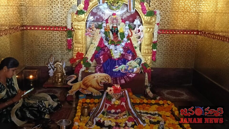 సిద్దేశ్వరాలయంలో రుద్రాభిషేకం, కుంకుమార్చన ,