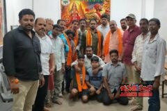 విజయదశమి వేడుకల్లో హిందూ యువశక్తికి పిలుపు అమలాపురంలో ఆయుధ పూజ ఘనంగామత్తుకు దూరంగా ఉంటూ ధర్మ పరిరక్షణకు నడుం బిగించాలి – అక్కిరెడ్డి సుబ్రమణ్యం, కస్తూరి అఖిల్