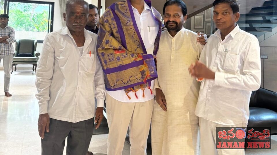 కేటీఆర్, హరీష్ రావును కలిసిన ఎస్సీ కార్పొరేషన్ మాజీ చైర్మన్ వై. నరోత్తం
