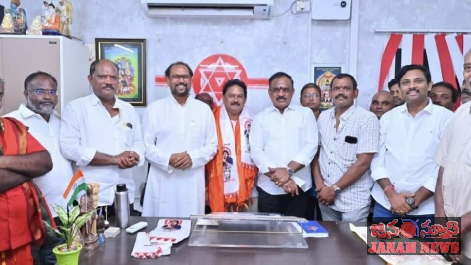 అనకాపల్లిలో వైసీపీకి బిగ్ షాక్ : జనసేన లో చేరిన వైసీపీ కీలక నేత కొణతాల మురళీకృష్ణ