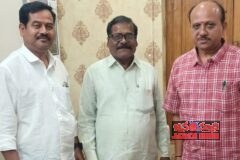ఆర్‌డీఓ, తహసీల్దార్‌కు విజయదశమి శుభాకాంక్షలు తెలిపిన బాలరాజ్