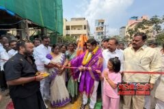 వడ్డేపల్లి రాజేశ్వరరావు సహకారంతో శక్తి నగర్‌లో మట్టి రోడ్డు నిర్మాణం.. 15 ఏళ్లుగా నిరుపయోగంగా ఉన్న రహదారికి తాత్కాలిక పరిష్కారం.