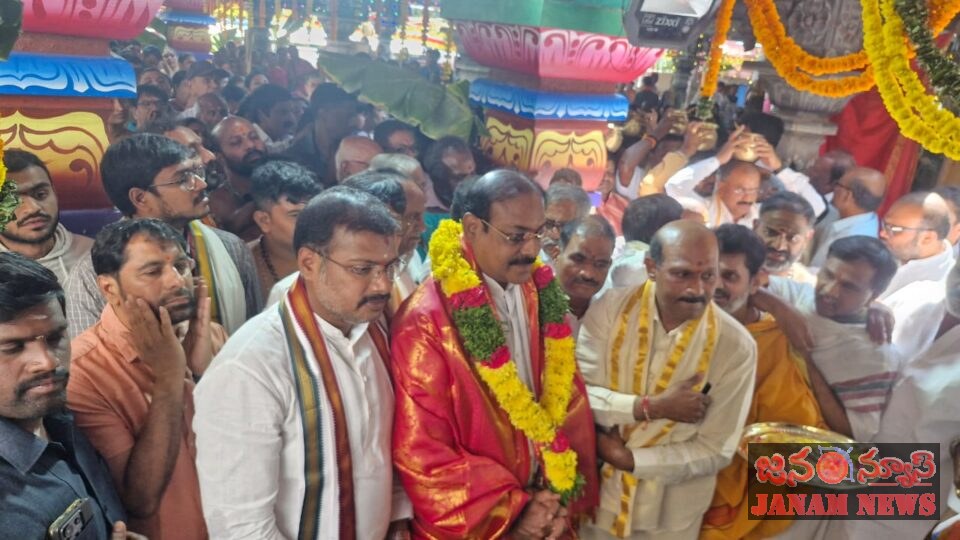 శ్రీ అయ్యప్ప స్వామి విగ్రహ ప్రతిష్ఠాపన కార్యక్రమంలో పాల్గొని ప్రత్యేక పూజలు నిర్వహించిన బండి రమేష్