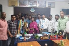 అంతర్జాతీయ రెజ్లింగ్‌లో సత్తా చాటిన విద్యార్థి – కళాశాల ప్రిన్సిపాల్‌ ఘన సన్మానం