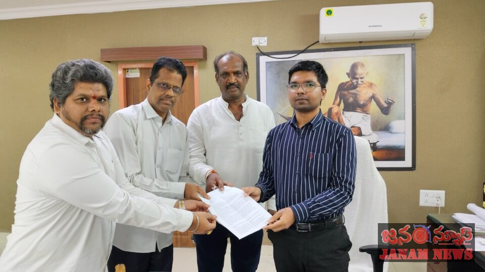 కూకట్‌పల్లి జోనల్ కమిషనర్ మయాంక్ సింగ్ కు పార్కుల దుస్థితిపై వినతి పత్రం ఇచ్చిన జనసేన నాయకులు